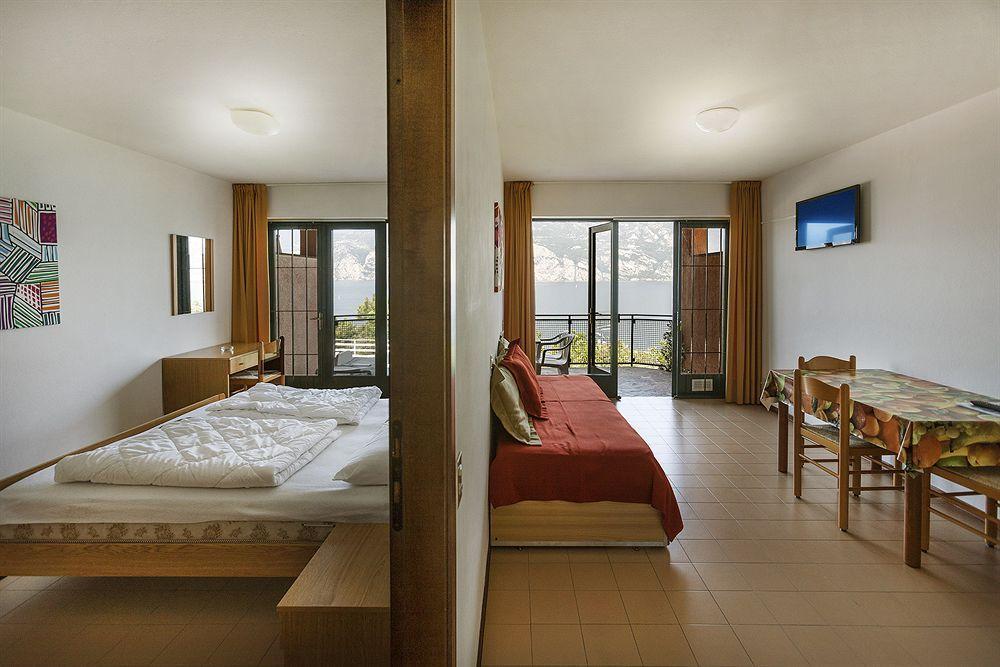 Residence Parco Lago Di Garda Malcesine Exterior photo